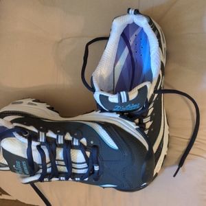 Skechers D lites size 8 run a little tight more like 7.5